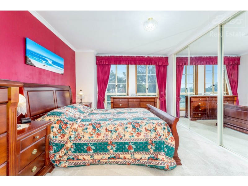 25 Furlong Road, Queanbeyan West NSW 2620