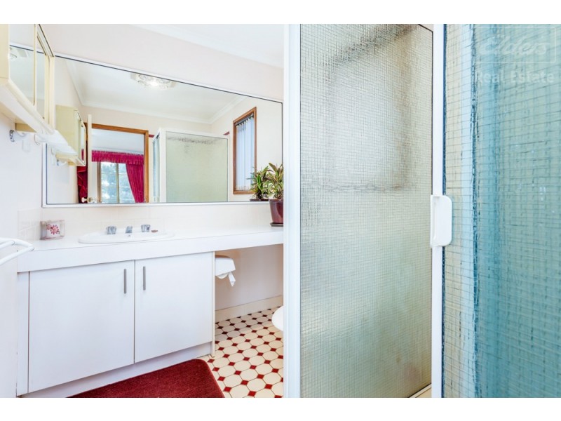 25 Furlong Road, Queanbeyan West NSW 2620