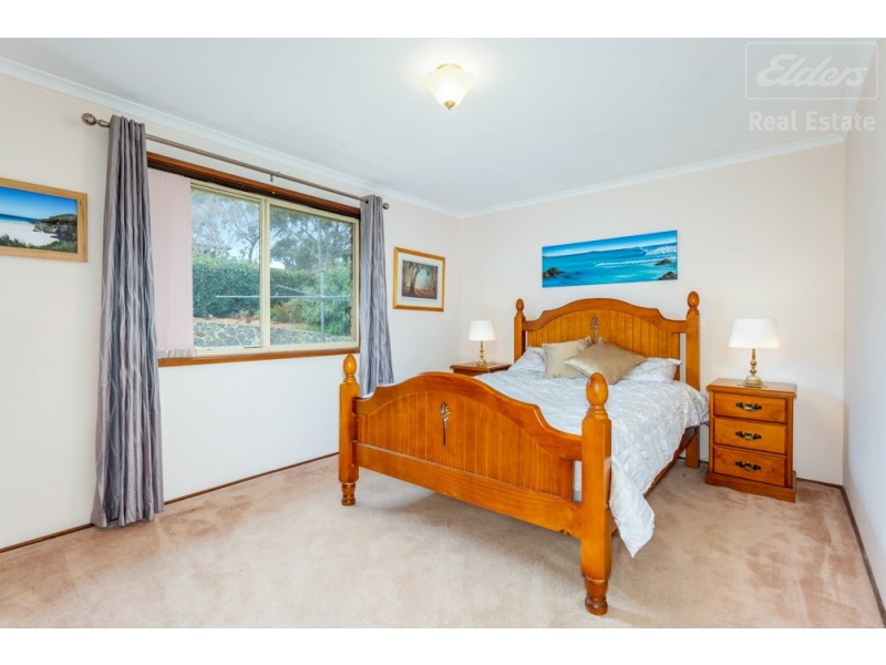 25 Furlong Road, Queanbeyan West NSW 2620