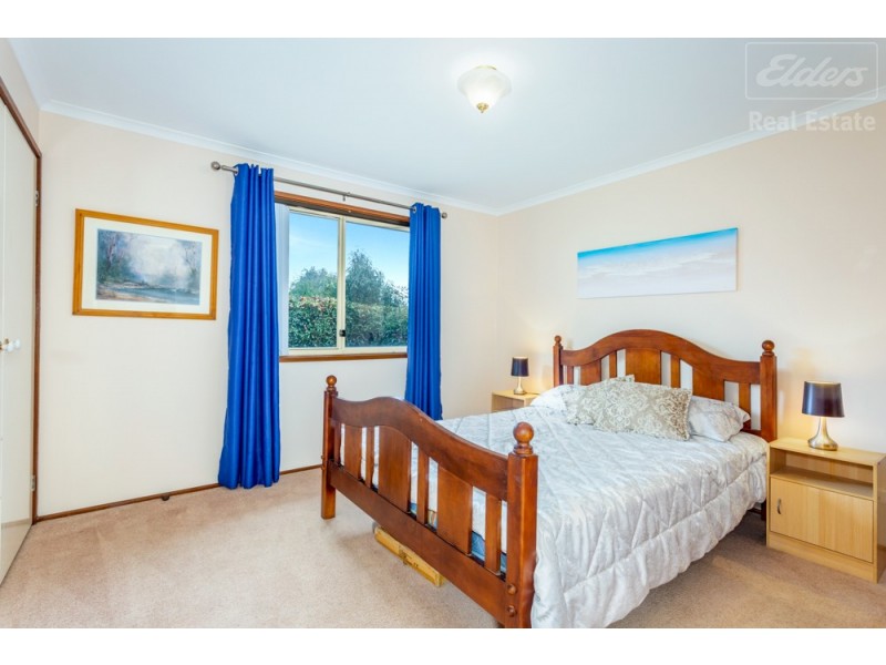 25 Furlong Road, Queanbeyan West NSW 2620