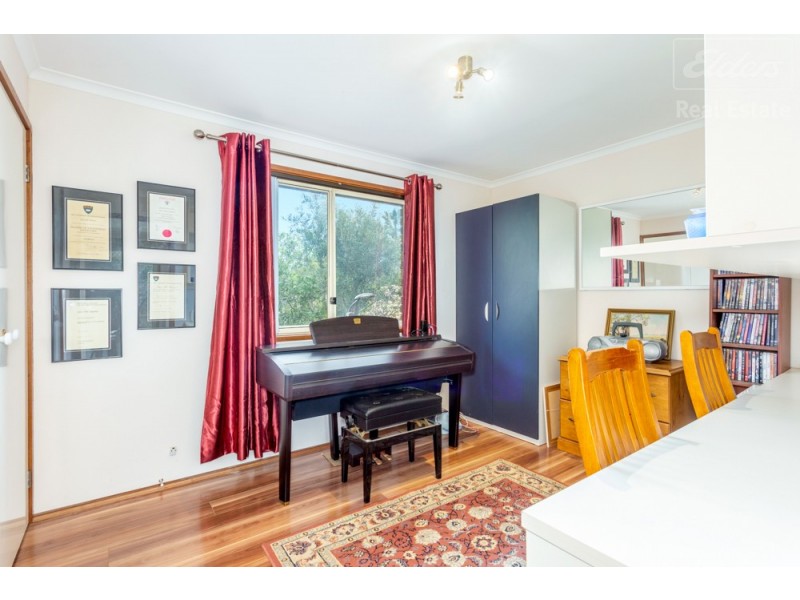 25 Furlong Road, Queanbeyan West NSW 2620