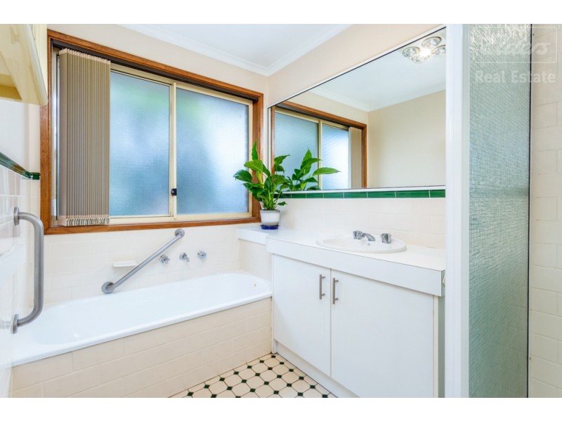 25 Furlong Road, Queanbeyan West NSW 2620