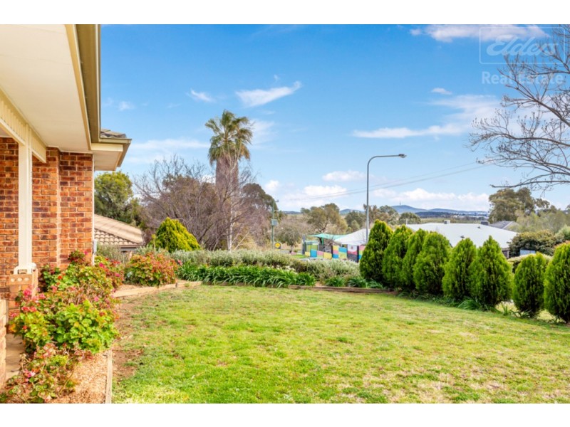 25 Furlong Road, Queanbeyan West NSW 2620