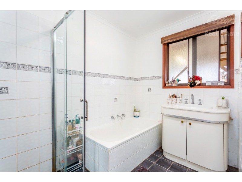 11 Sassafras Crescent, Karabar NSW 2620