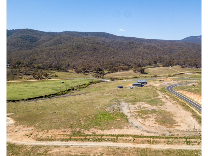 32 Captain Robertson Drive, Burra NSW 2620