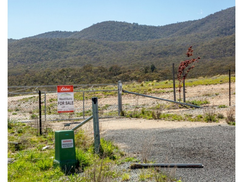 32 Captain Robertson Drive, Burra NSW 2620