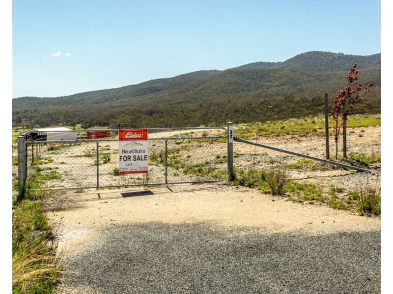 32 Captain Robertson Drive, Burra NSW 2620