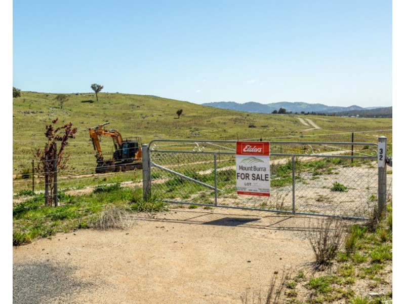 32 Captain Robertson Drive, Burra NSW 2620