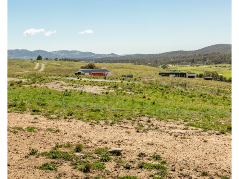 32 Captain Robertson Drive, Burra NSW 2620