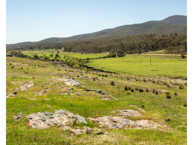 32 Captain Robertson Drive, Burra NSW 2620