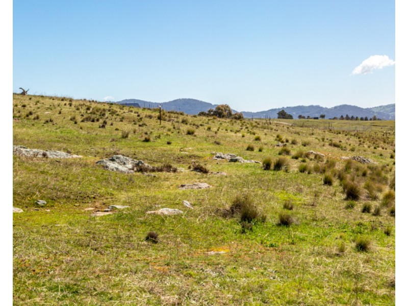 32 Captain Robertson Drive, Burra NSW 2620