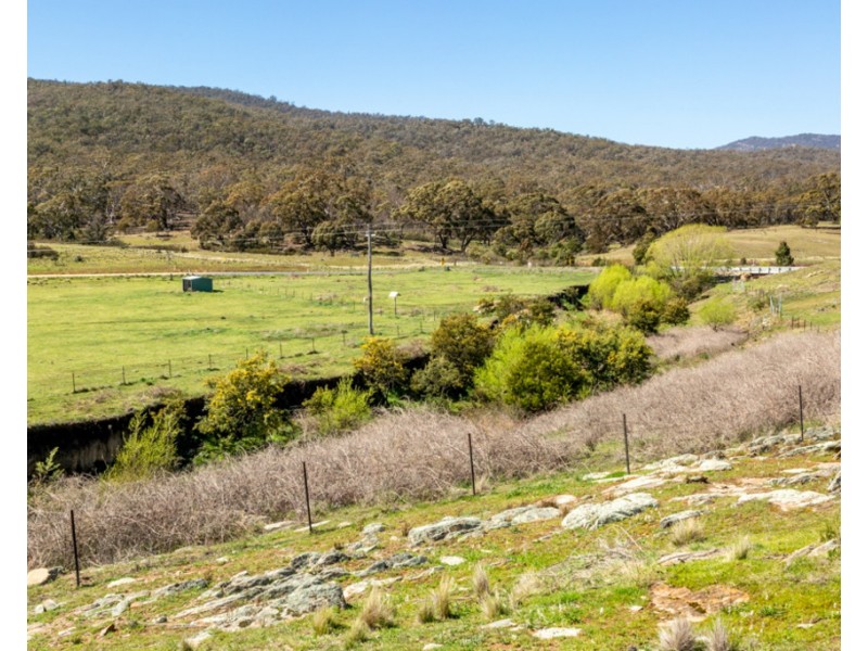 32 Captain Robertson Drive, Burra NSW 2620