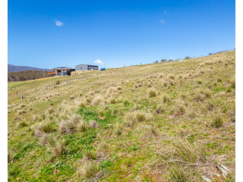 32 Captain Robertson Drive, Burra NSW 2620
