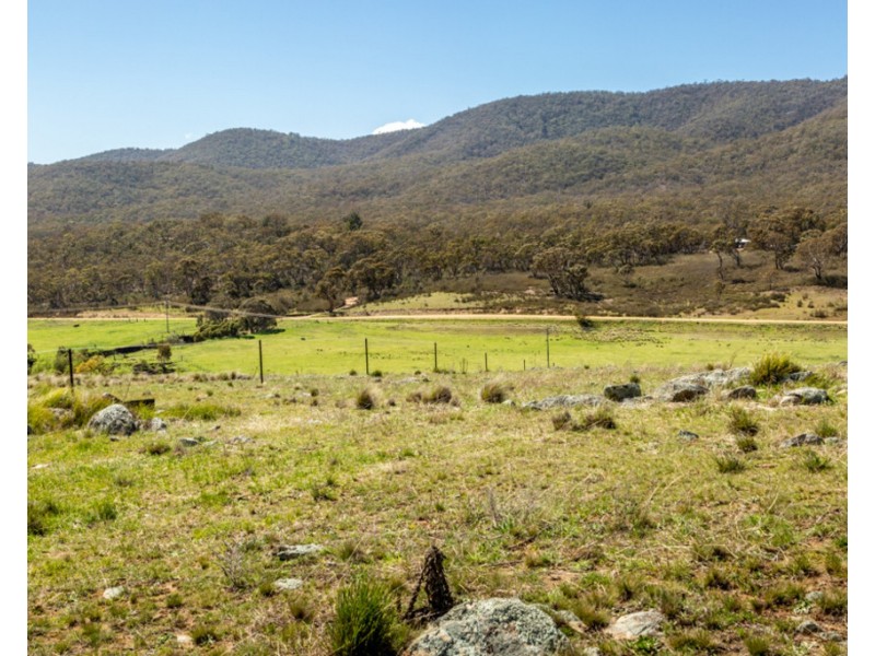 32 Captain Robertson Drive, Burra NSW 2620