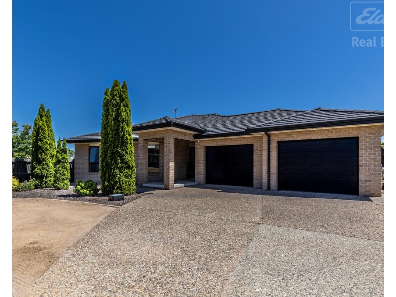 17 Donoghoe Crescent, Queanbeyan East NSW 2620