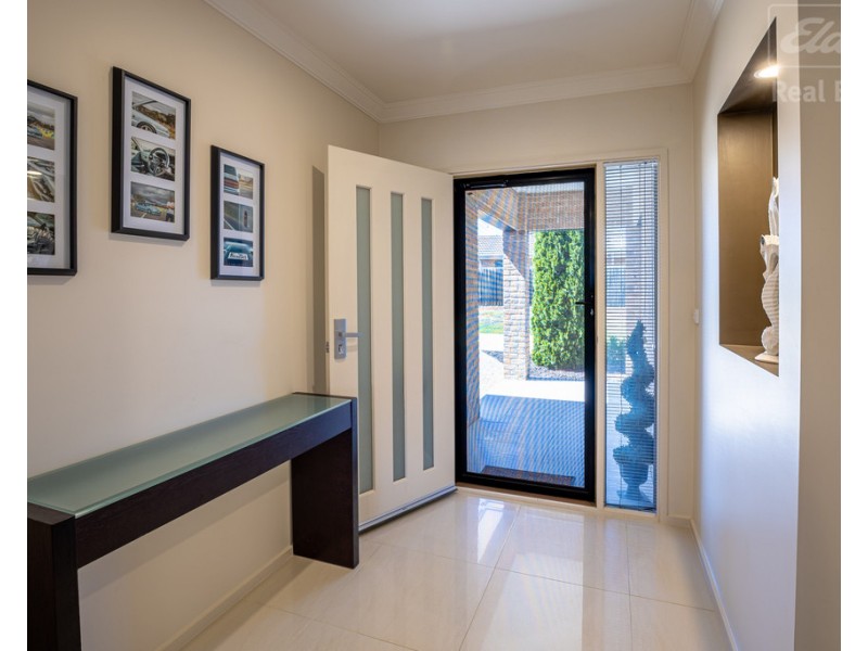 17 Donoghoe Crescent, Queanbeyan East NSW 2620