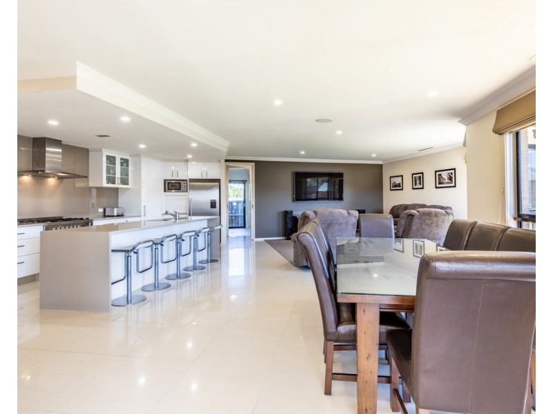 17 Donoghoe Crescent, Queanbeyan East NSW 2620