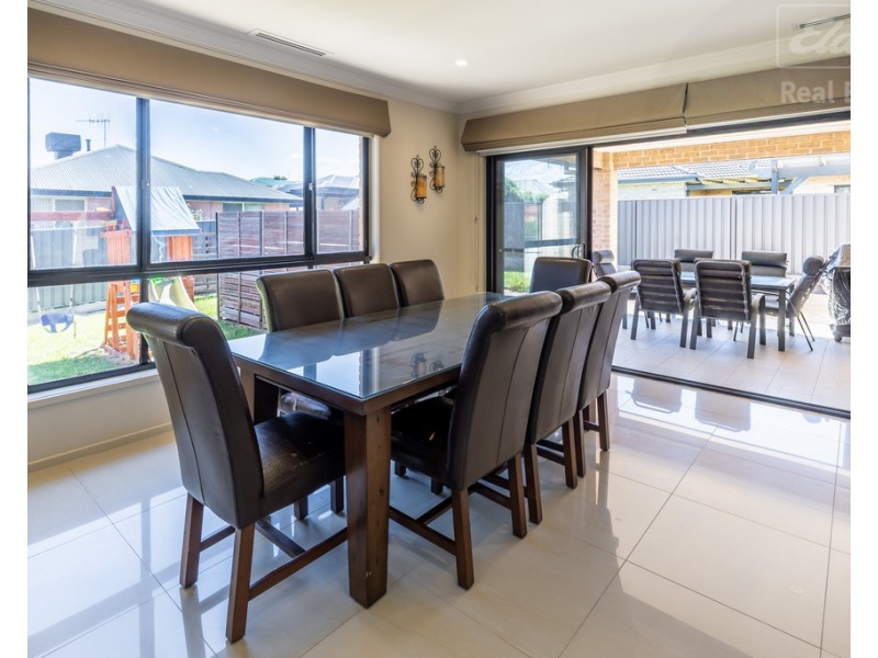 17 Donoghoe Crescent, Queanbeyan East NSW 2620