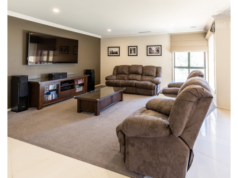 17 Donoghoe Crescent, Queanbeyan East NSW 2620