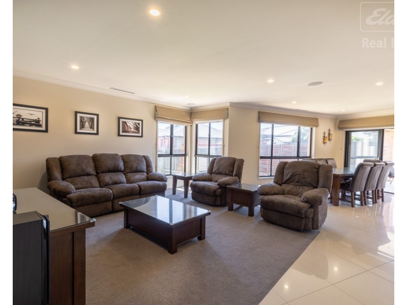 17 Donoghoe Crescent, Queanbeyan East NSW 2620