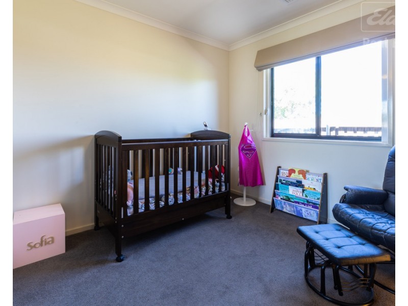 17 Donoghoe Crescent, Queanbeyan East NSW 2620