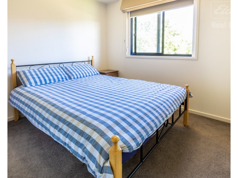 17 Donoghoe Crescent, Queanbeyan East NSW 2620