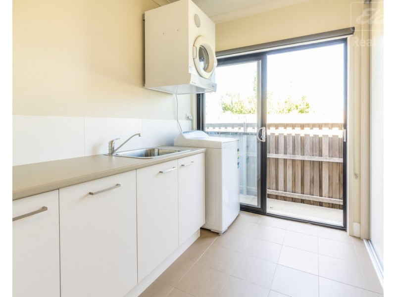 17 Donoghoe Crescent, Queanbeyan East NSW 2620