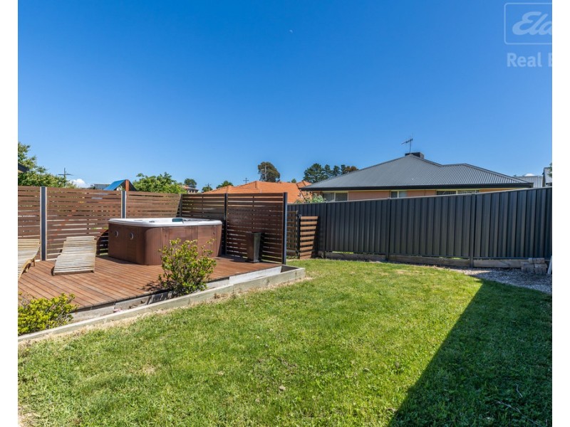 17 Donoghoe Crescent, Queanbeyan East NSW 2620