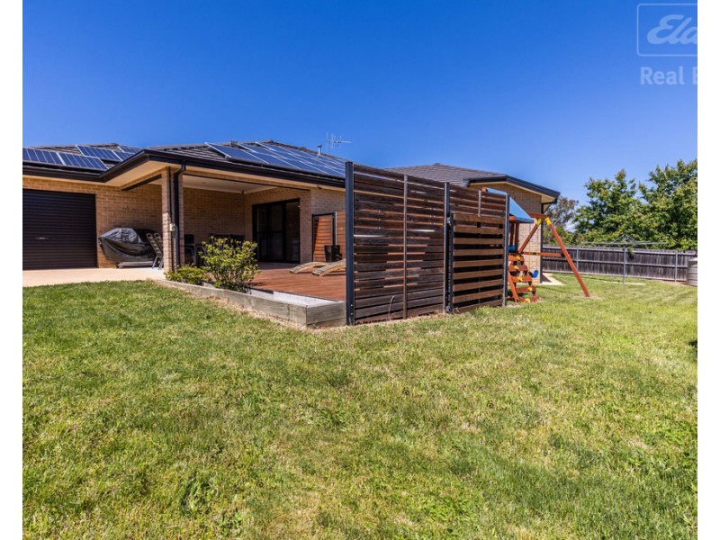17 Donoghoe Crescent, Queanbeyan East NSW 2620