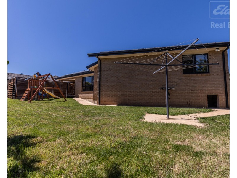 17 Donoghoe Crescent, Queanbeyan East NSW 2620