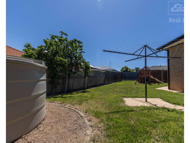 17 Donoghoe Crescent, Queanbeyan East NSW 2620
