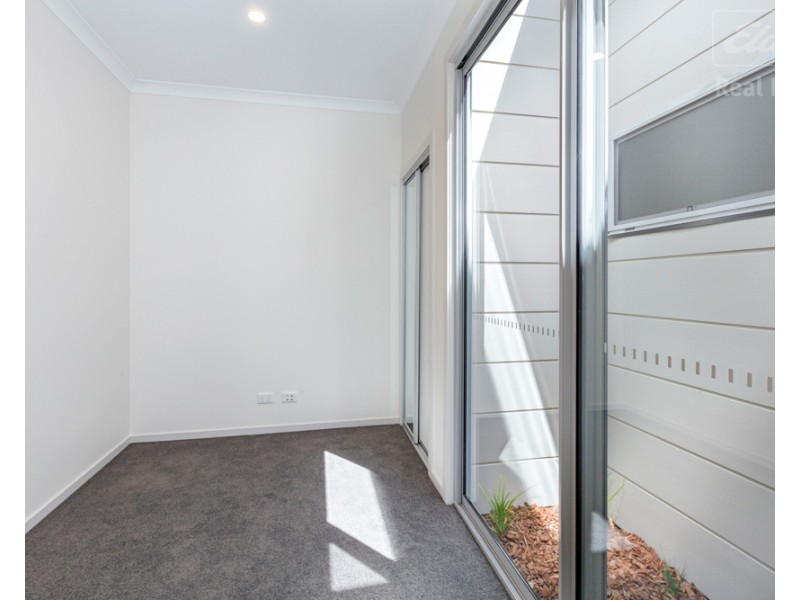 77 Caragh Avenue, Googong NSW 2620