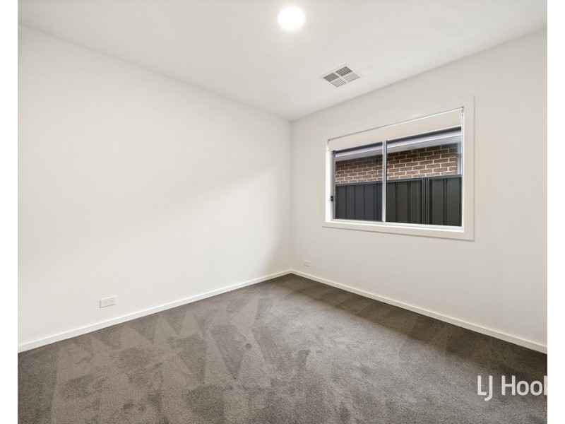 24 Rogers Road, Googong NSW 2620