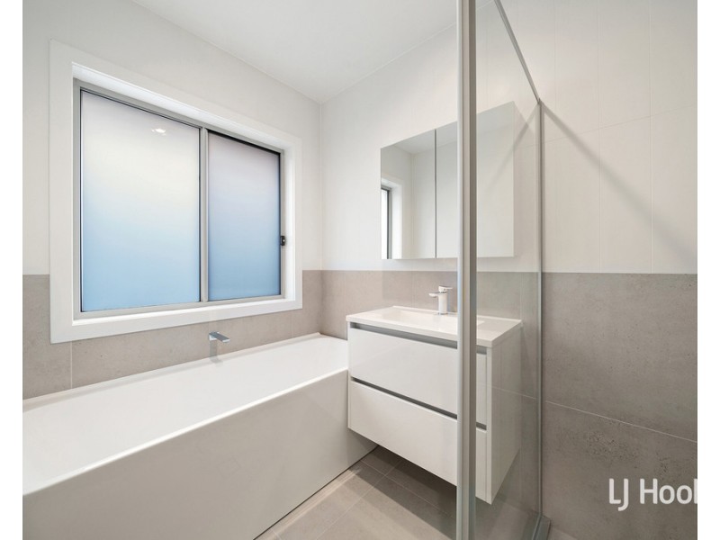 24 Rogers Road, Googong NSW 2620