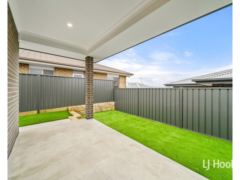 24 Rogers Road, Googong NSW 2620