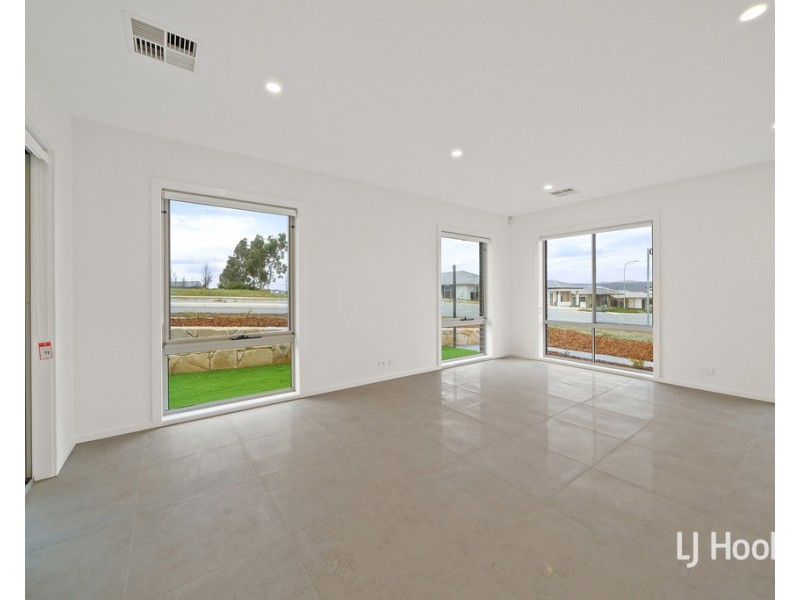 16 Rosa Street, Googong NSW 2620