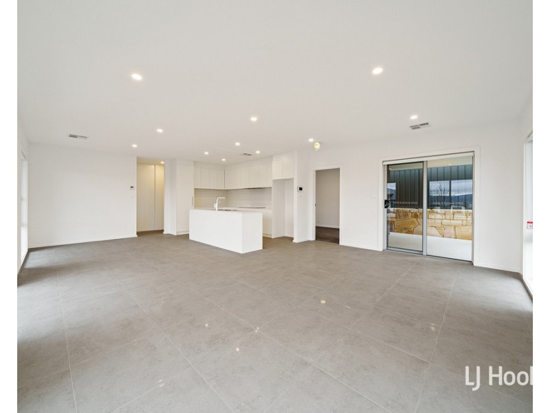 16 Rosa Street, Googong NSW 2620