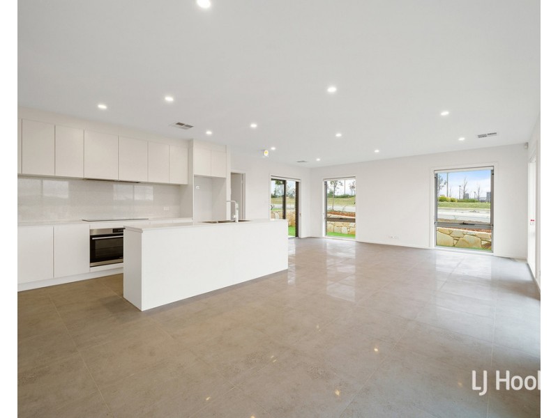 16 Rosa Street, Googong NSW 2620