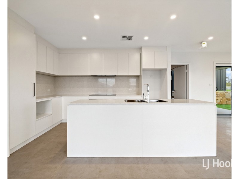 16 Rosa Street, Googong NSW 2620