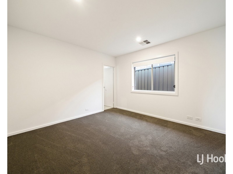 16 Rosa Street, Googong NSW 2620