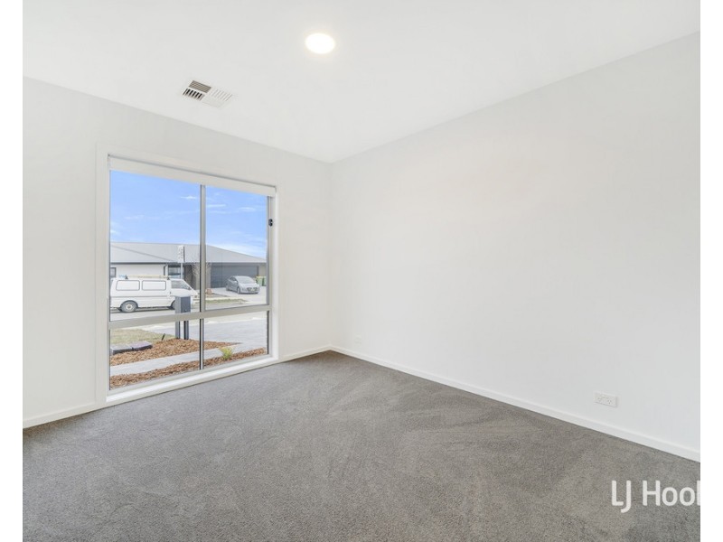 16 Rosa Street, Googong NSW 2620