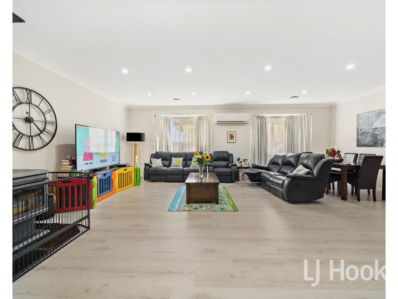 18 Elm Way, Jerrabomberra NSW 2619