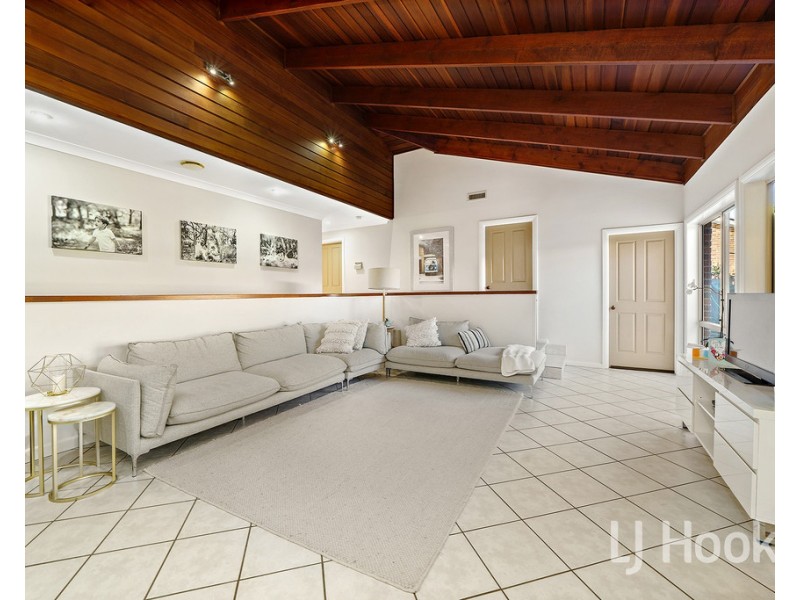 18 Elm Way, Jerrabomberra NSW 2619