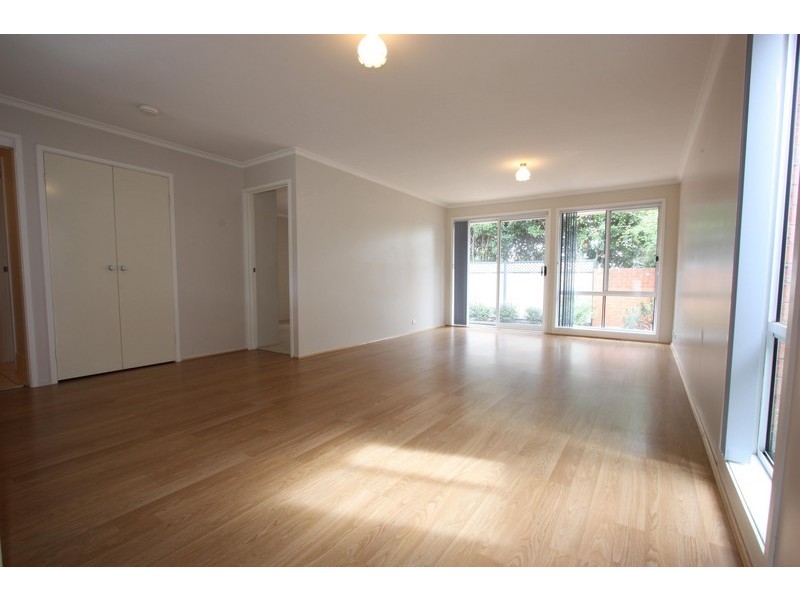 10/17 Elm Way, Jerrabomberra NSW 2619