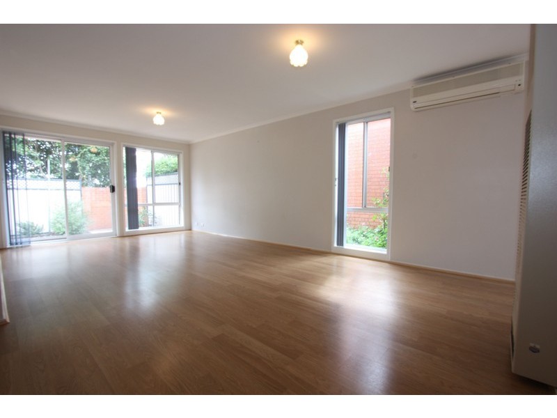 10/17 Elm Way, Jerrabomberra NSW 2619