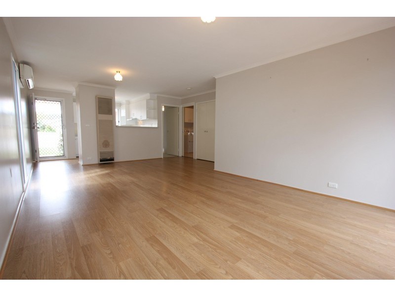 10/17 Elm Way, Jerrabomberra NSW 2619