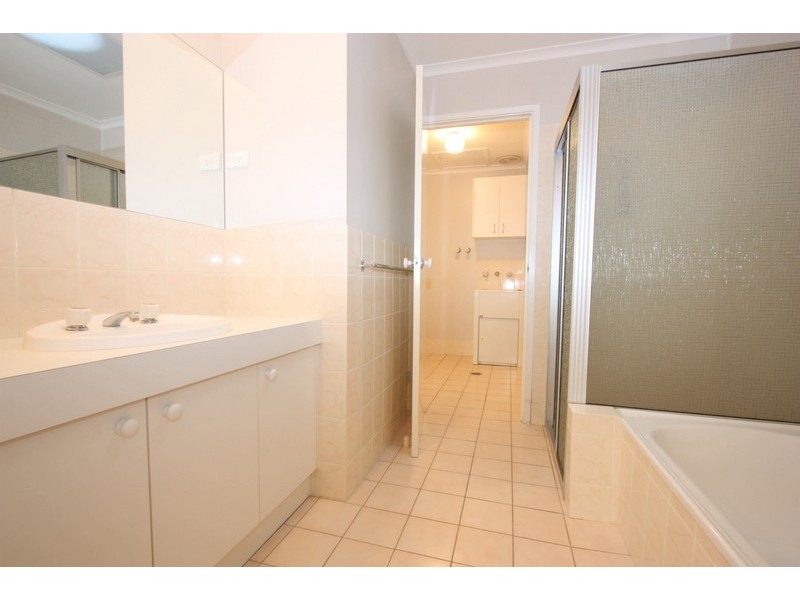 10/17 Elm Way, Jerrabomberra NSW 2619