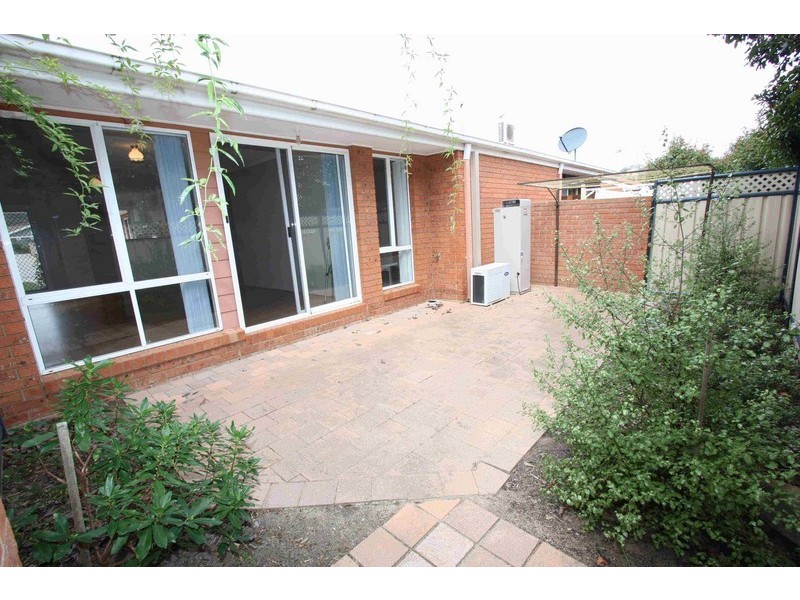 10/17 Elm Way, Jerrabomberra NSW 2619