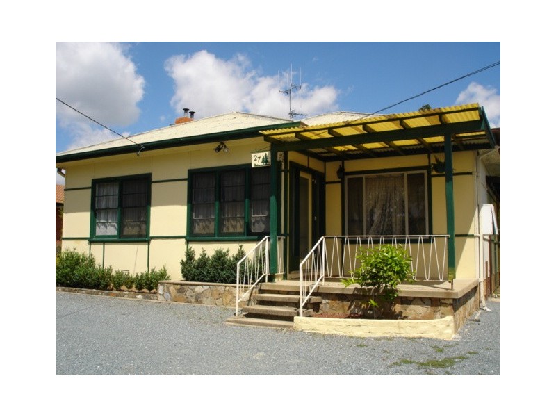 27 Donald Road, Queanbeyan NSW 2620
