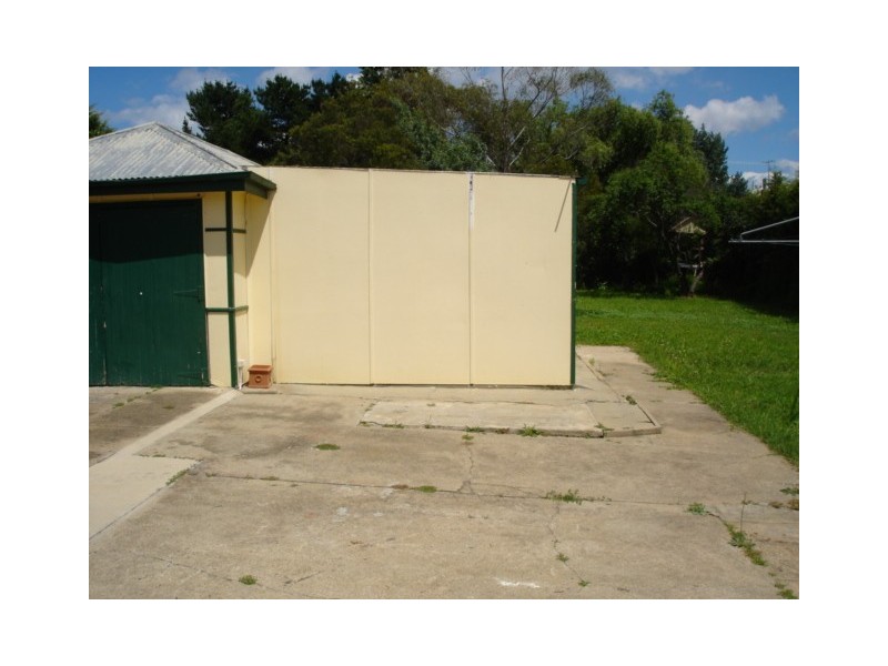 27 Donald Road, Queanbeyan NSW 2620